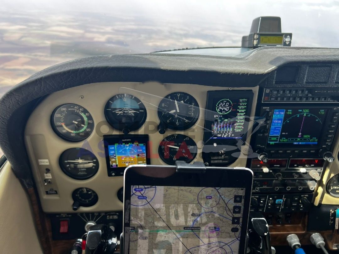 CESSNA 182 SKYLANE 1974