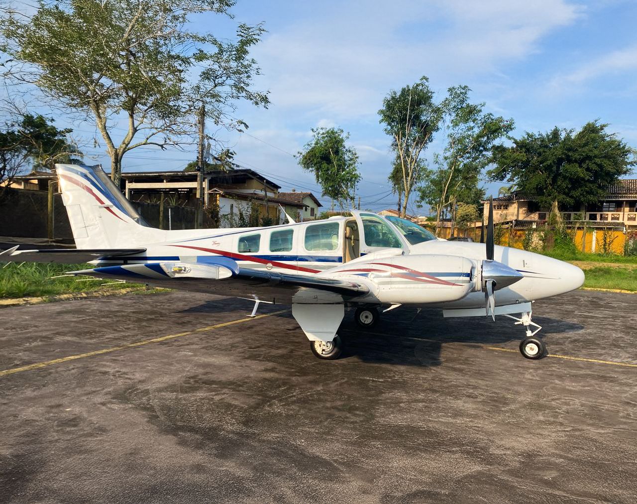 BEECHCRAFT BARON 58 2000
