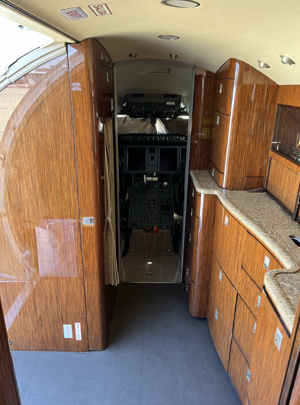 BOMBARDIER CHALLENGER 605 2010