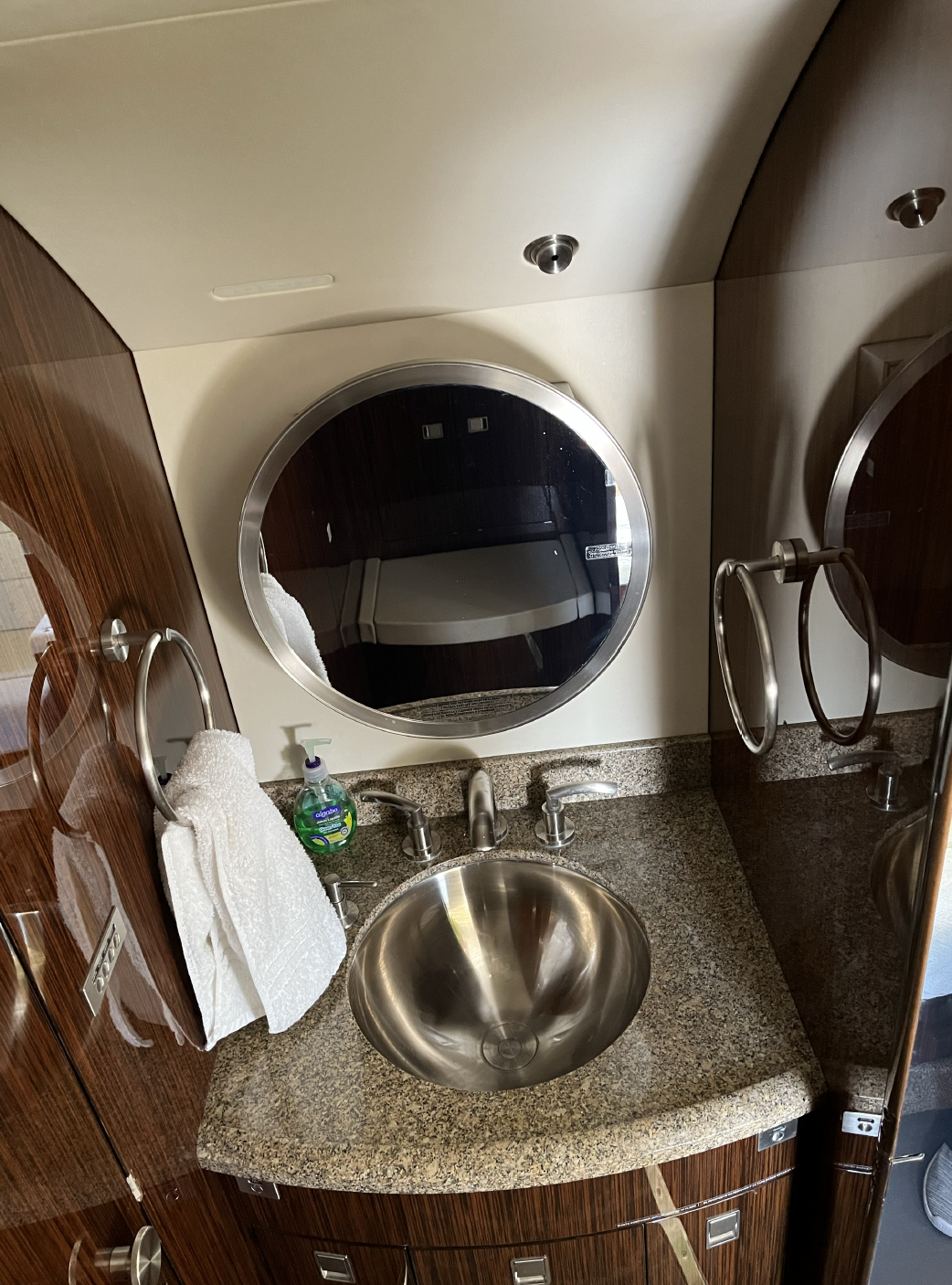 BOMBARDIER CHALLENGER 605 2010