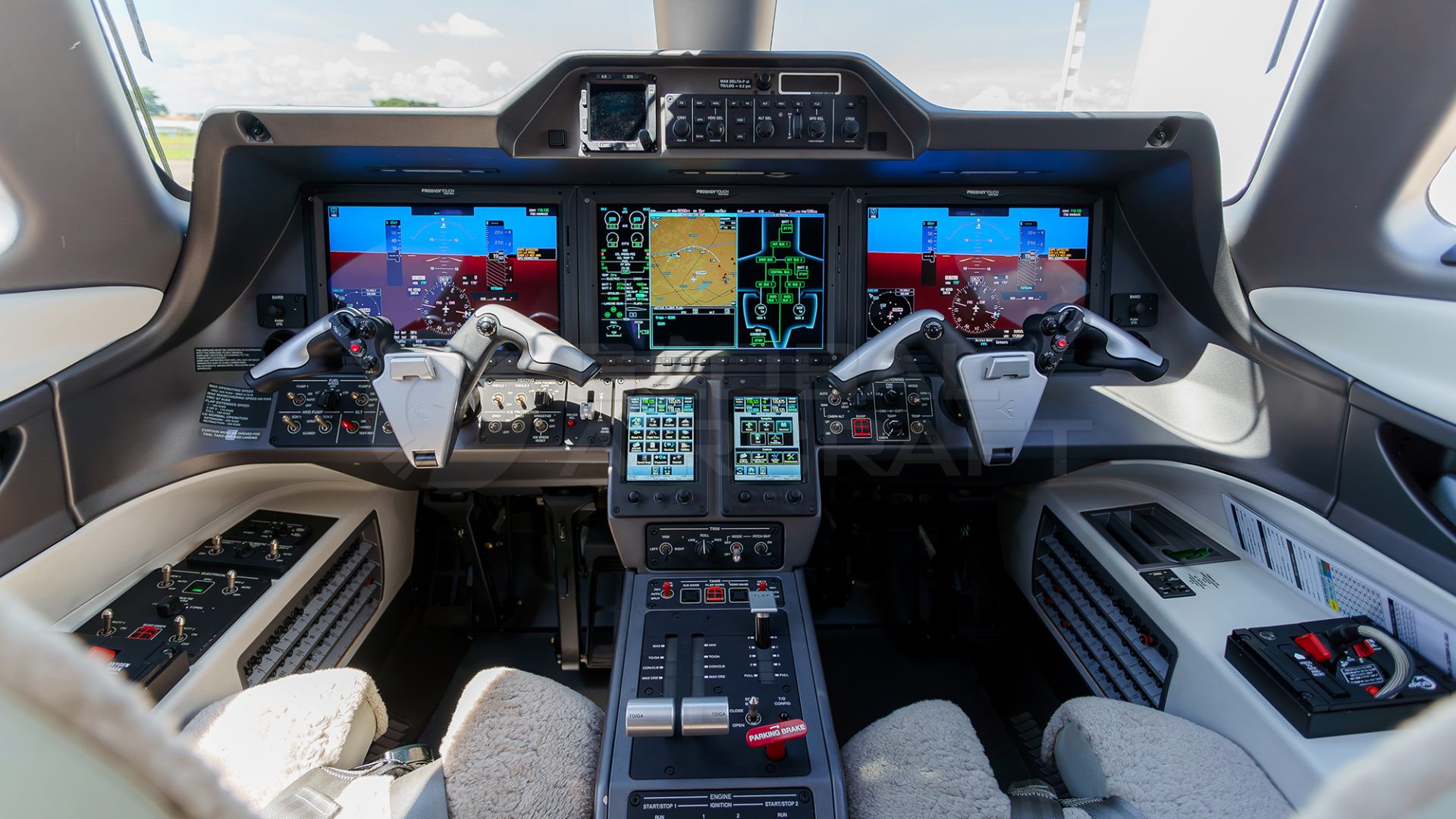 EMBRAER PHENOM 300E 2019