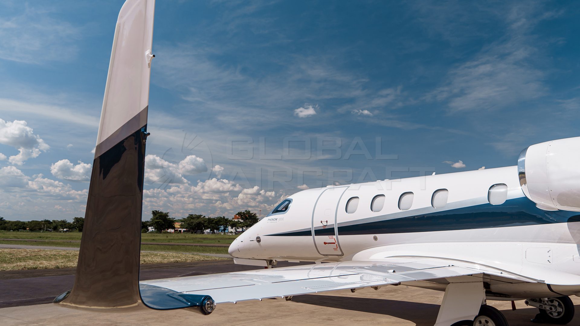 EMBRAER PHENOM 300E 2019