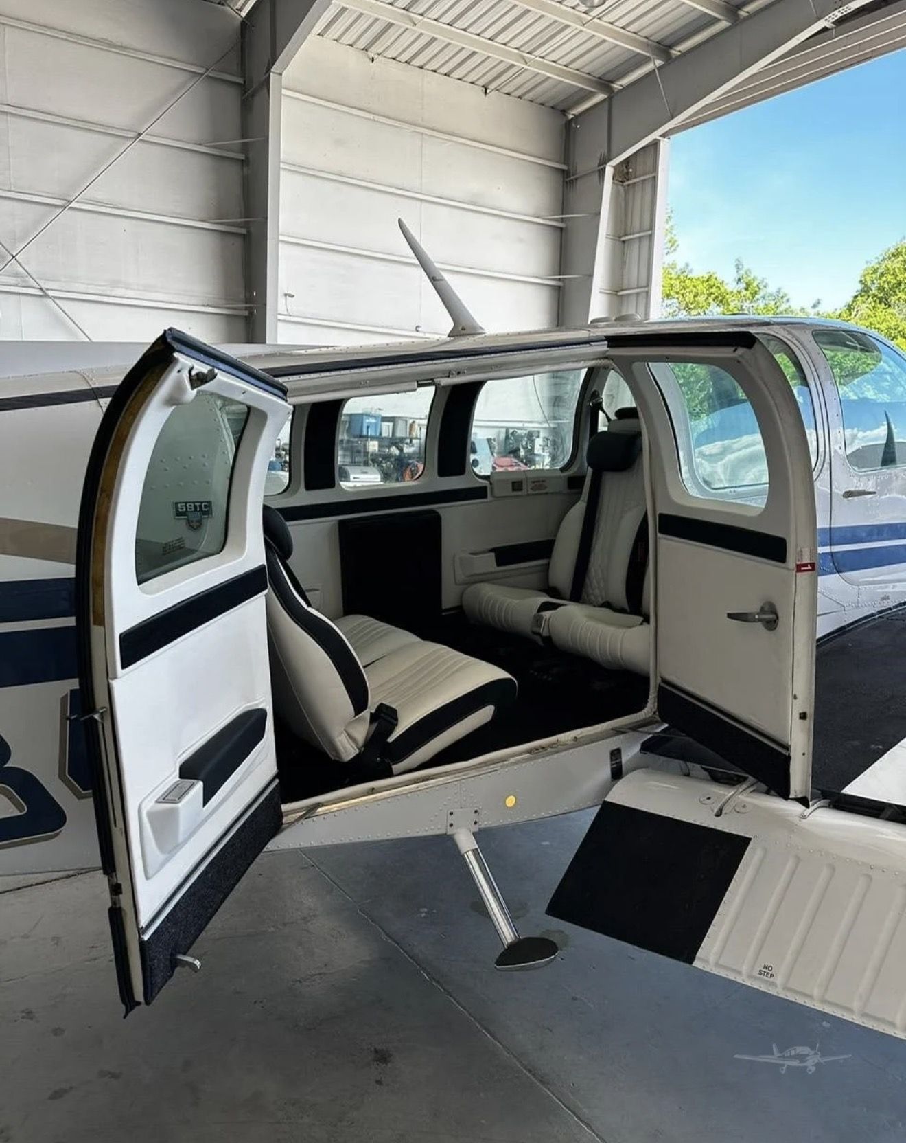 BEECHCRAFT BARON 58TC 1982