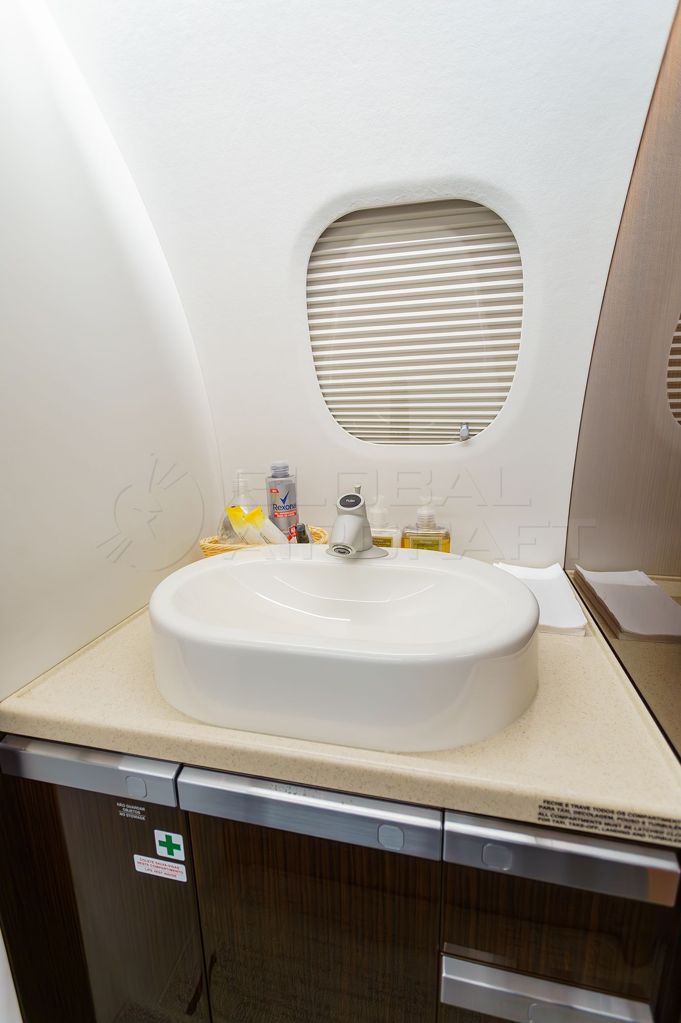 EMBRAER PHENOM 300E 2019