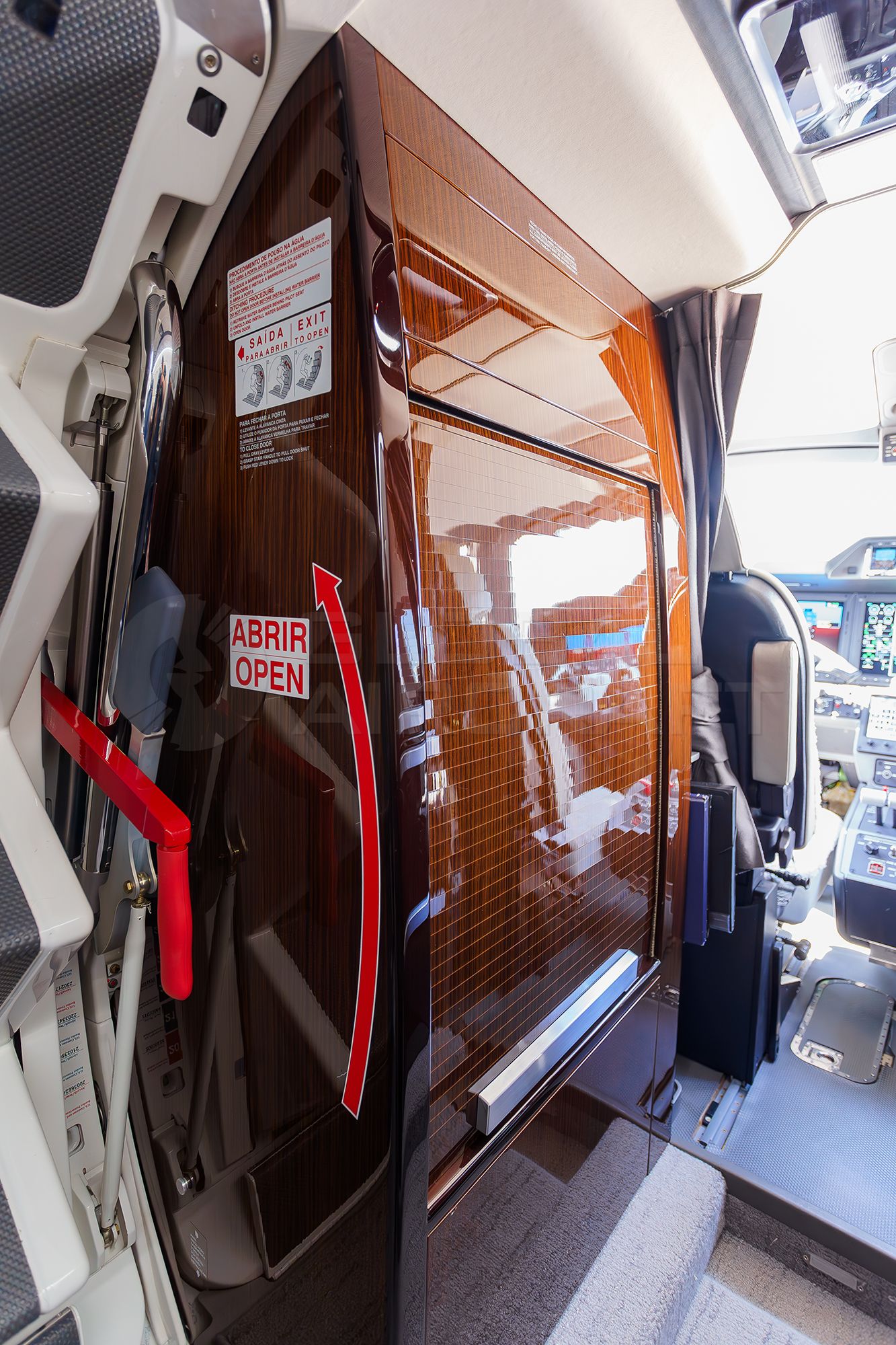 EMBRAER PHENOM 300E 2019