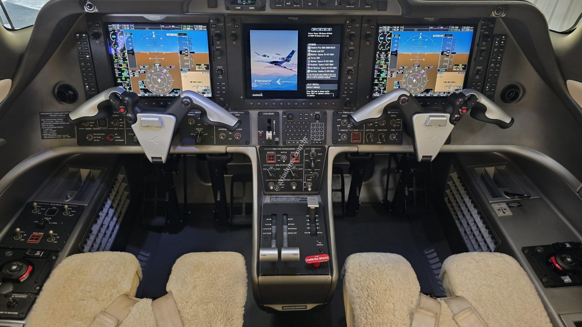 EMBRAER EMB-500 PHENOM 100 2010