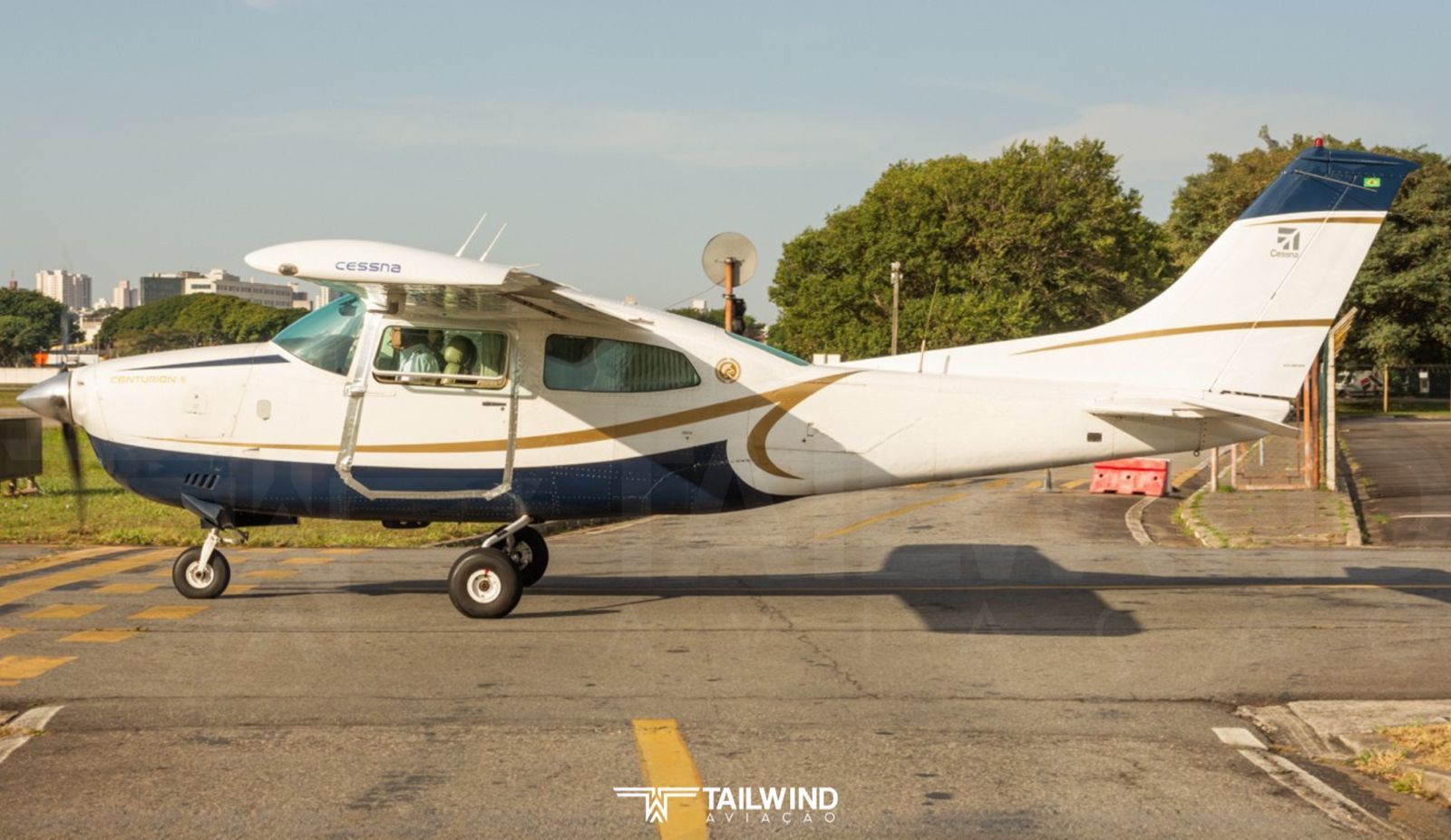 CESSNA CENTURION 210L 1974