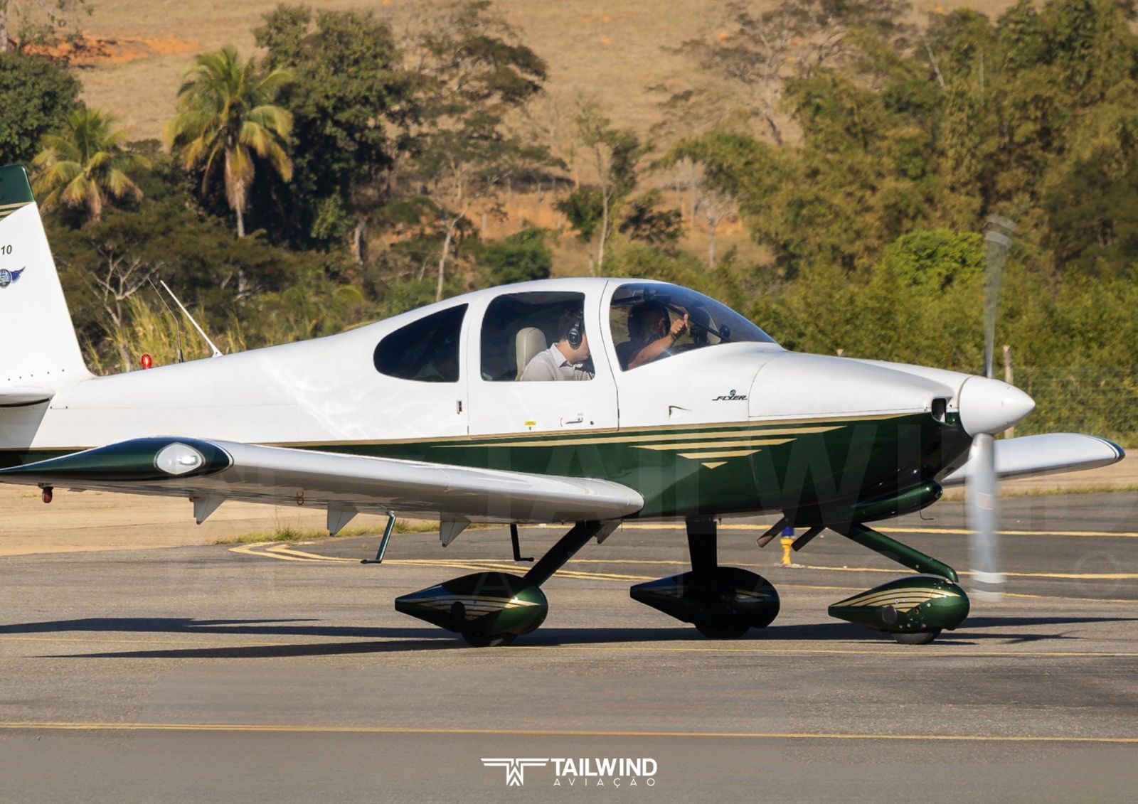 VANS RV10 FLYER 2008