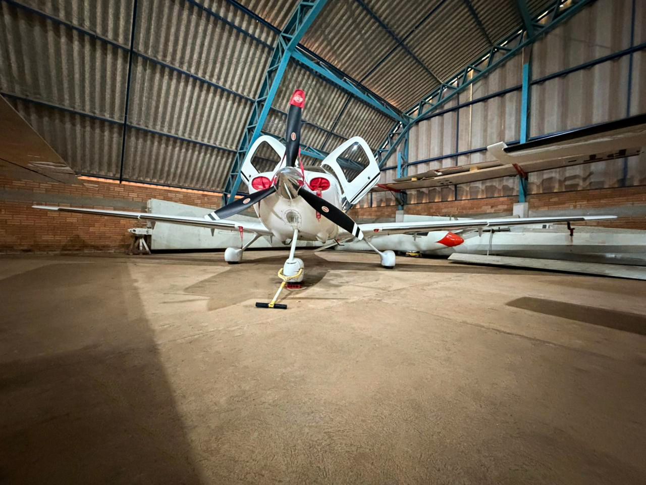 CIRRUS SR22 GTS 2006