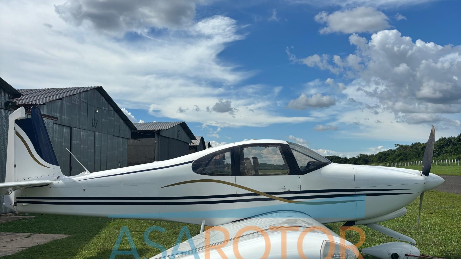 VANS RV-10 FLYER 2010