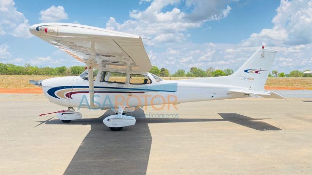 CESSNA SKYHAWK 172S 2000