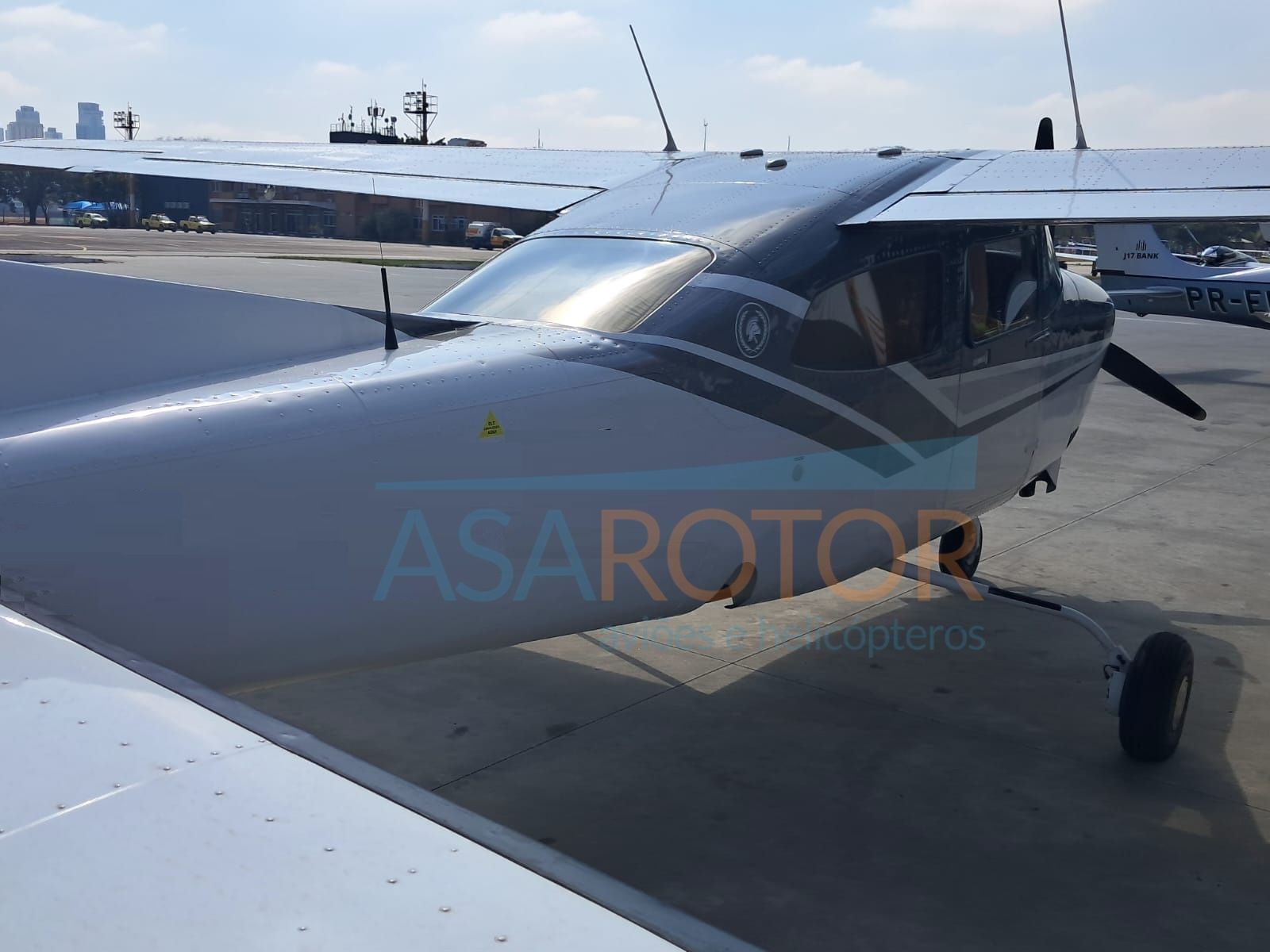 CESSNA 210N CENTURION 1984