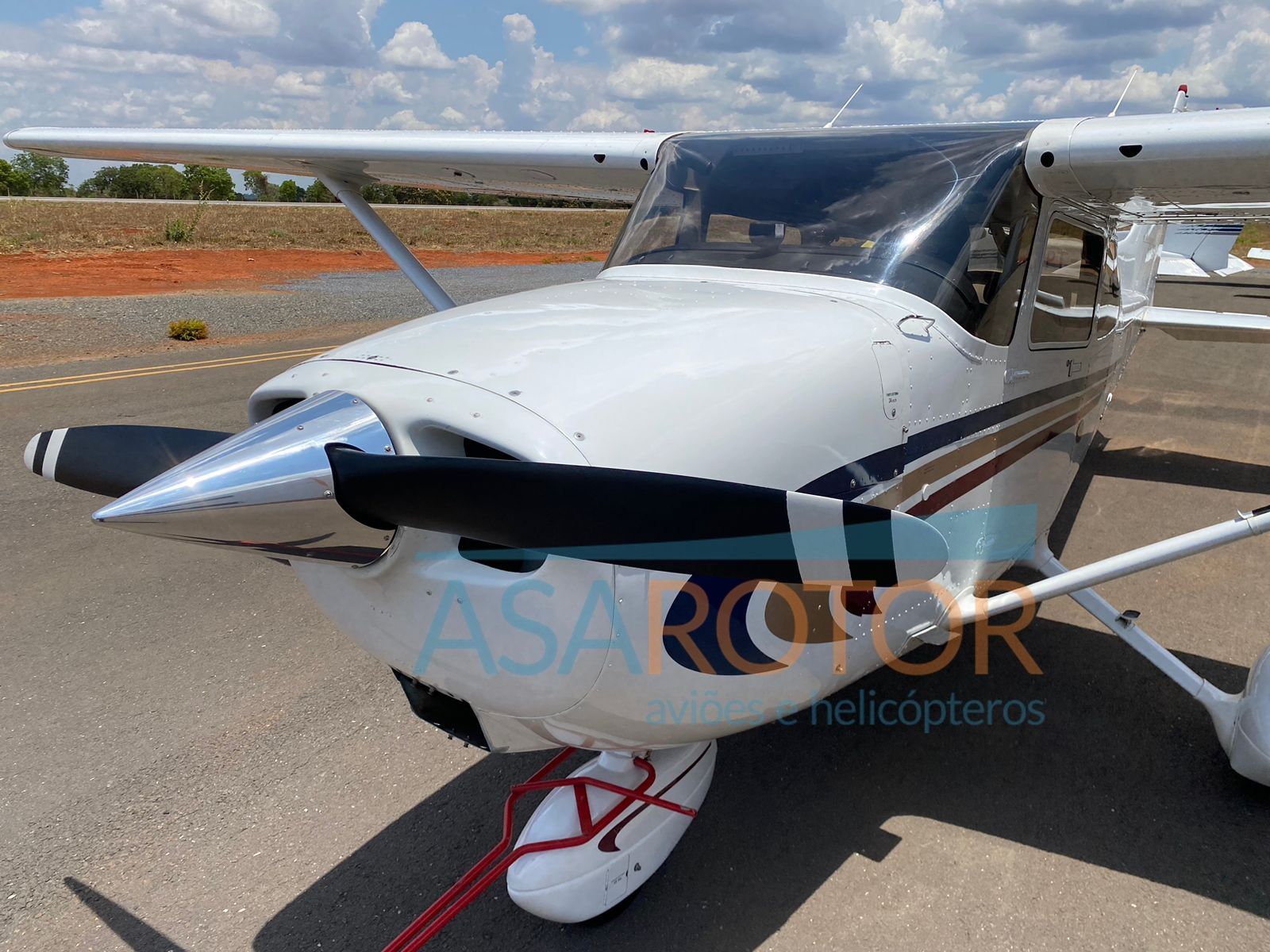 CESSNA SKYHAWK 172S 2000