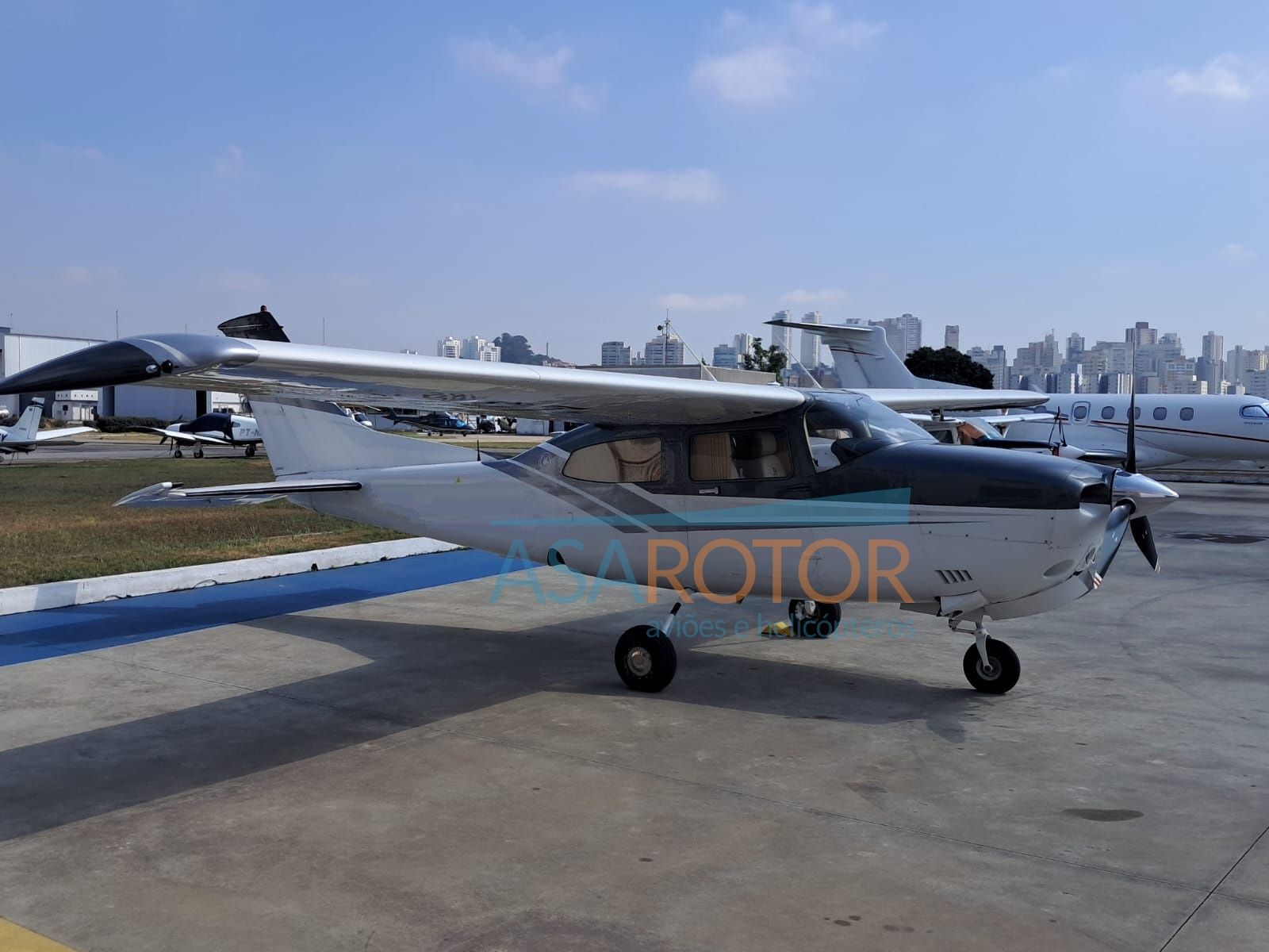 CESSNA 210N CENTURION 1984