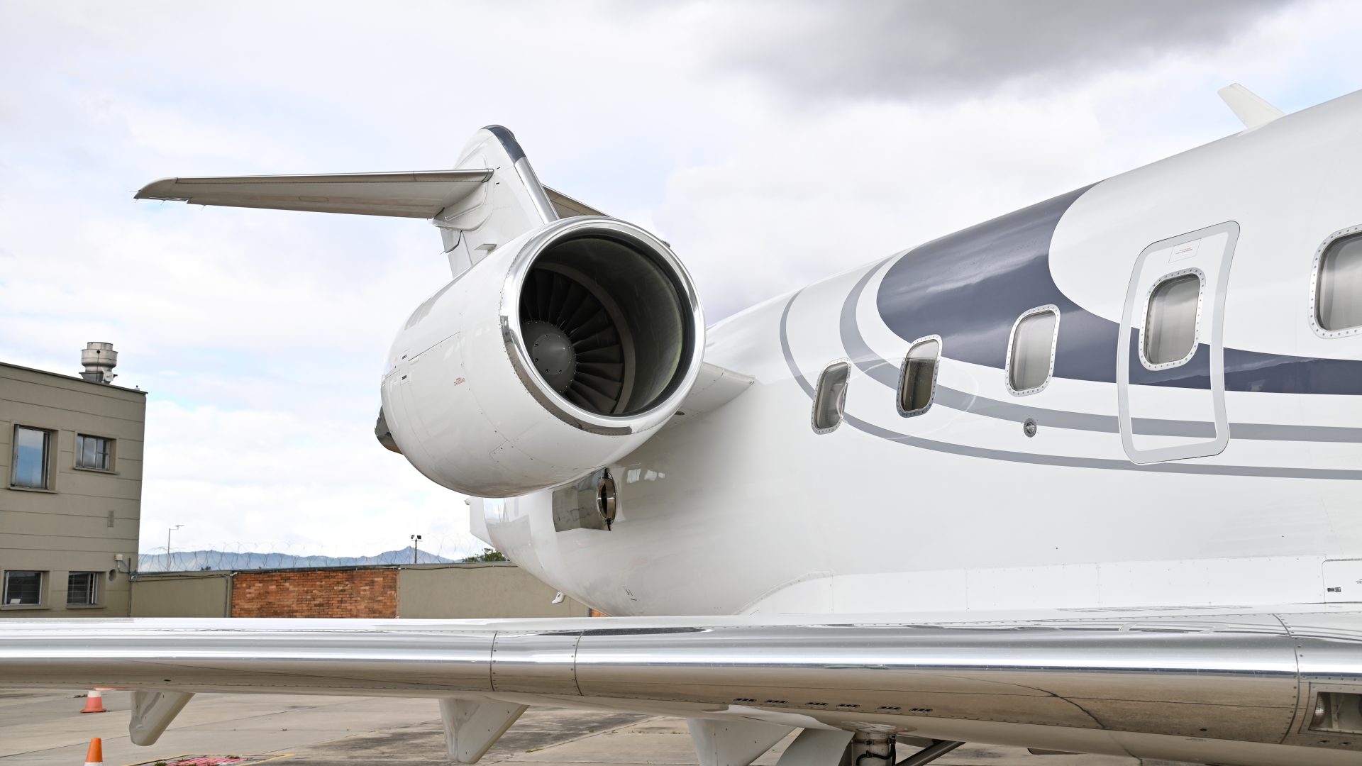 BOMBARDIER CHALLENGER 604 2001