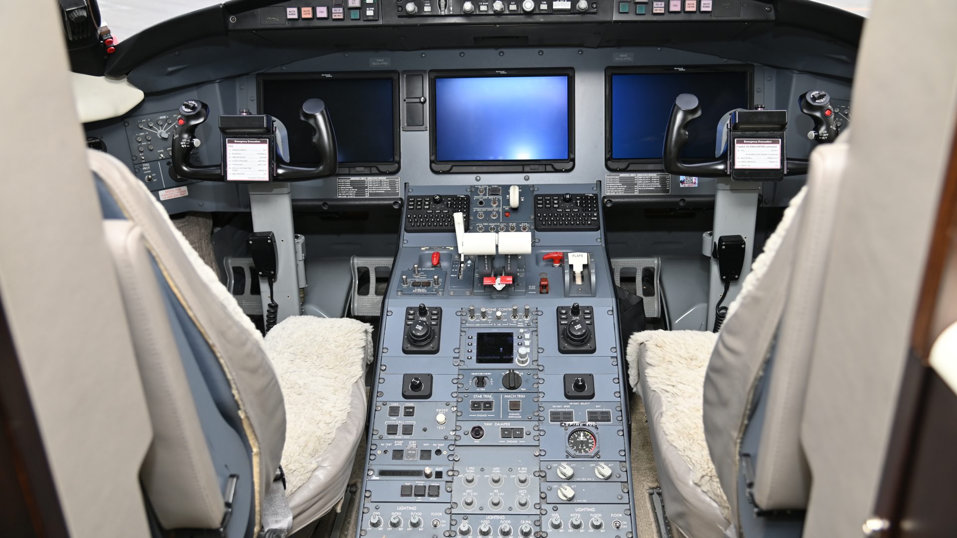 BOMBARDIER CHALLENGER 604 2001