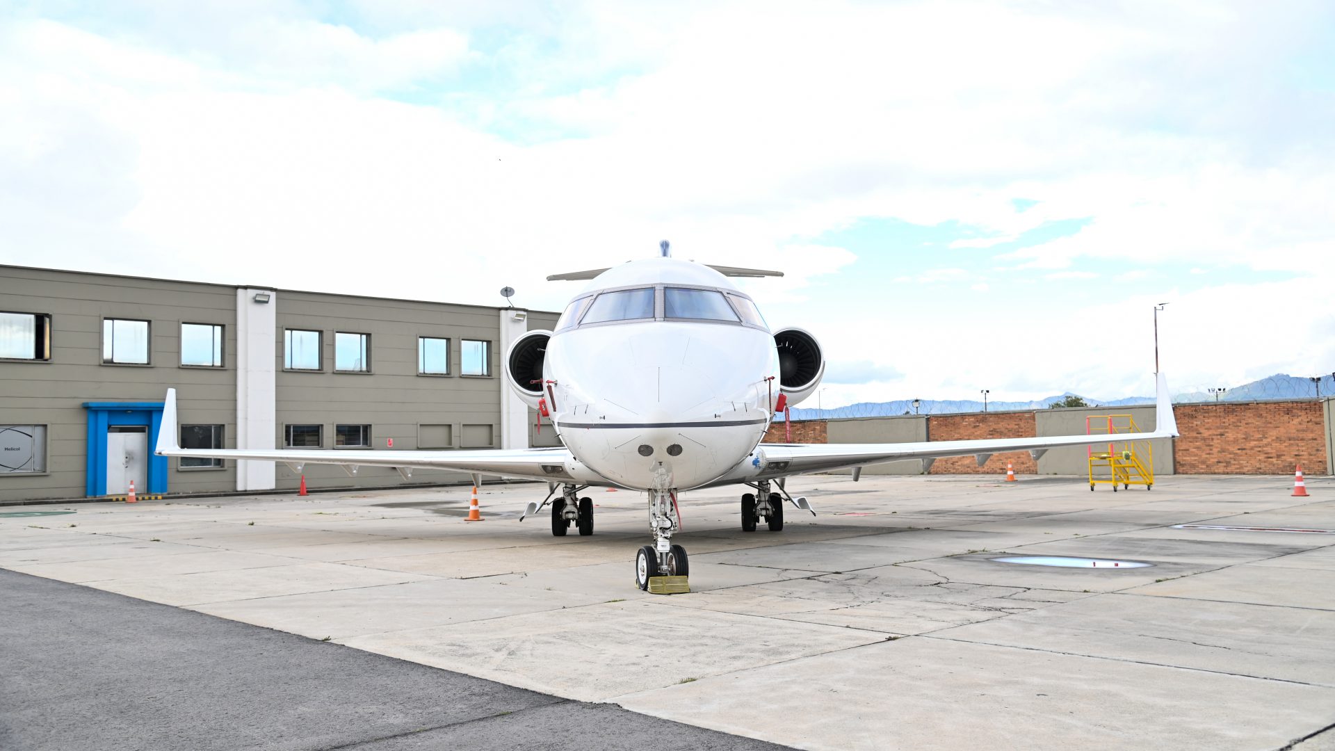 BOMBARDIER CHALLENGER 604 2001