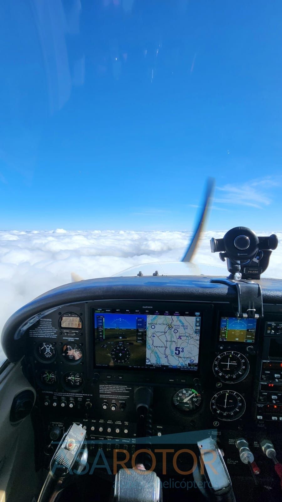 CESSNA SKYHAWK 172S 2000