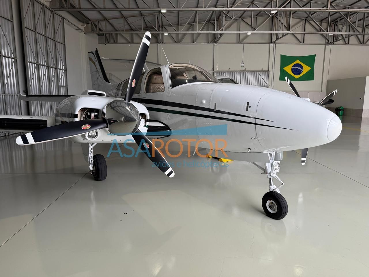 BEECHCRAFT BARON B58 2001