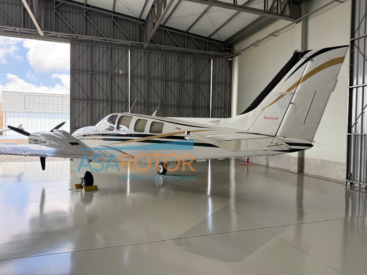 BEECHCRAFT BARON B58 2001