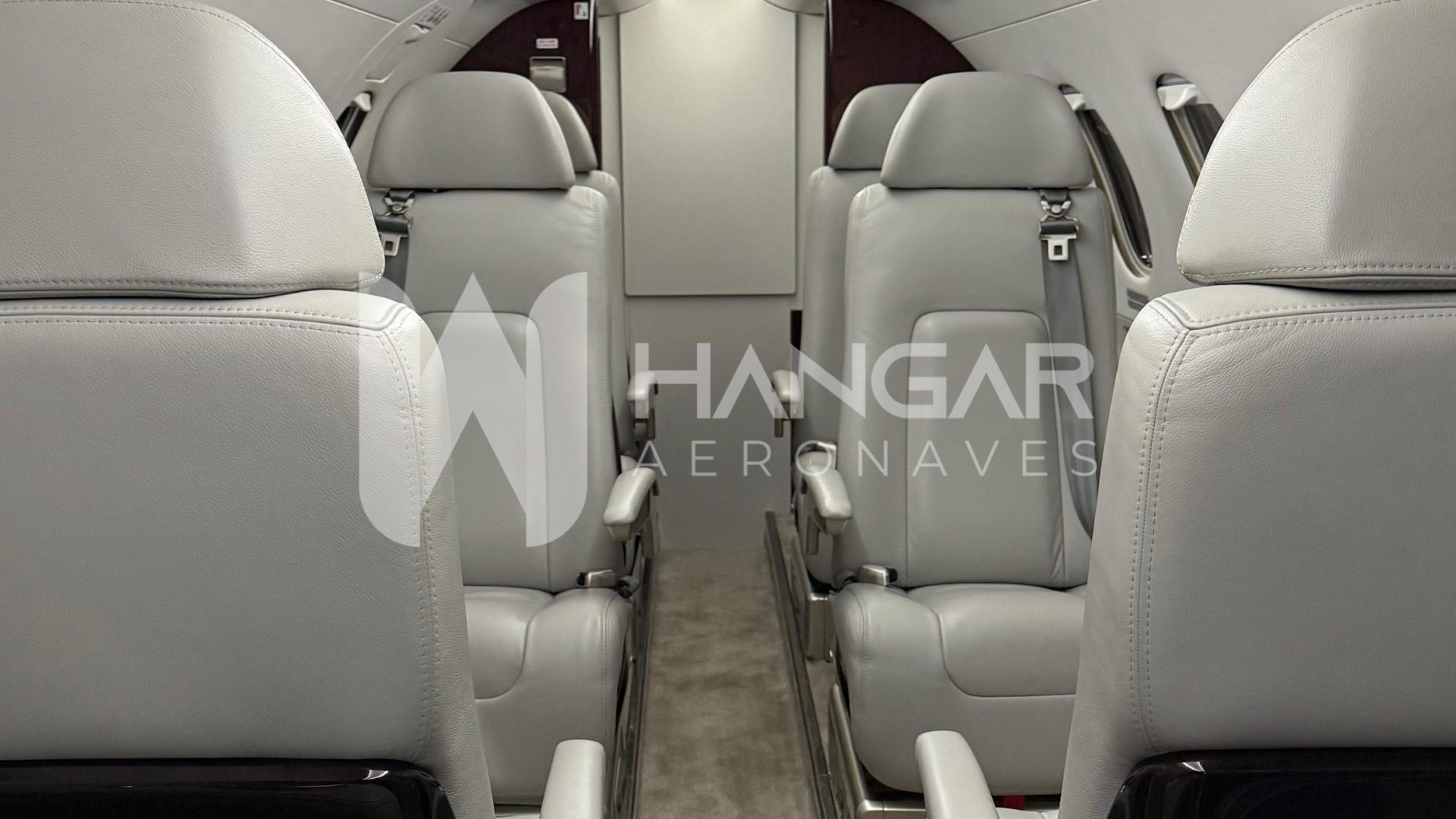 EMBRAER PHENOM 300 2015