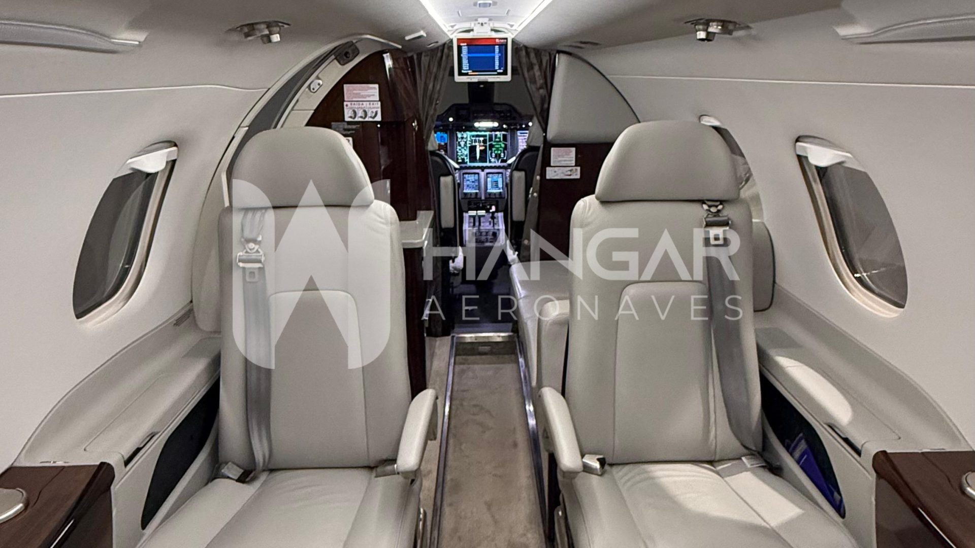 EMBRAER PHENOM 300 2015