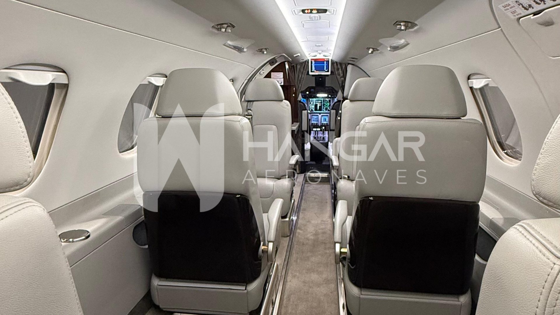 EMBRAER PHENOM 300 2015