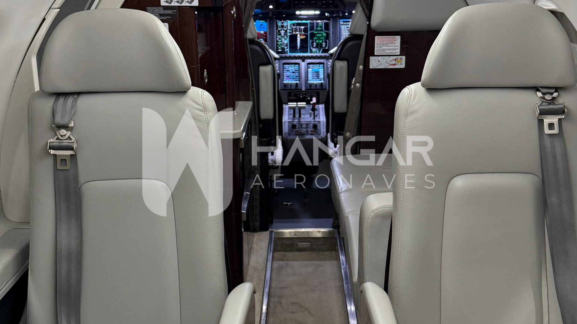 EMBRAER PHENOM 300 2015