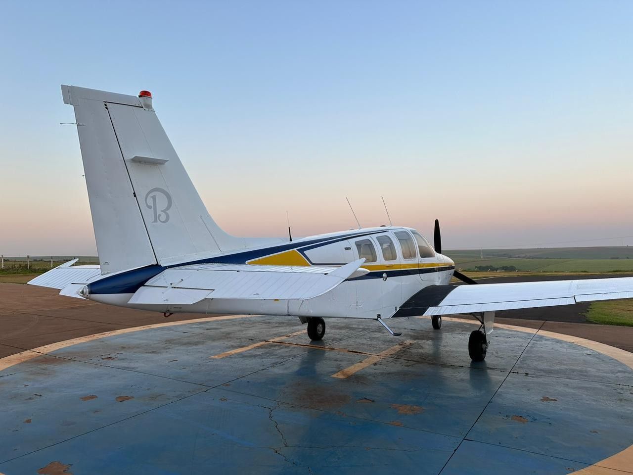 BEECHCRAFT BONANZA A36 1975