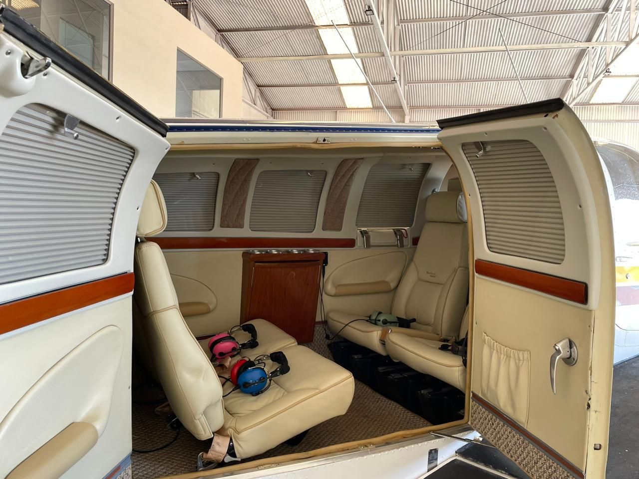 BEECHCRAFT BONANZA A36 1975