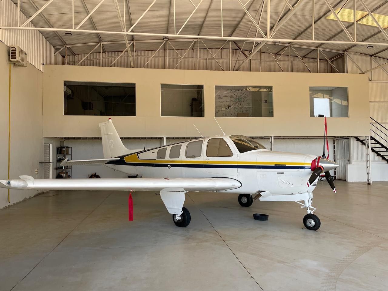 BEECHCRAFT BONANZA A36 1975