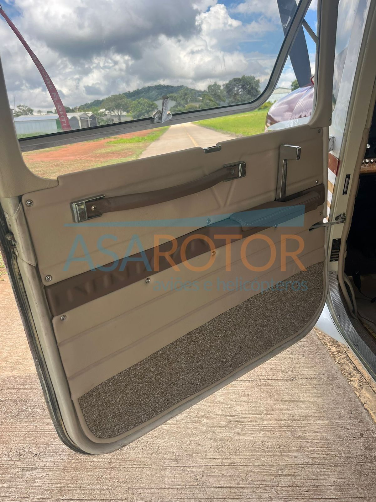 CESSNA R182 SKYLANE RG 1981