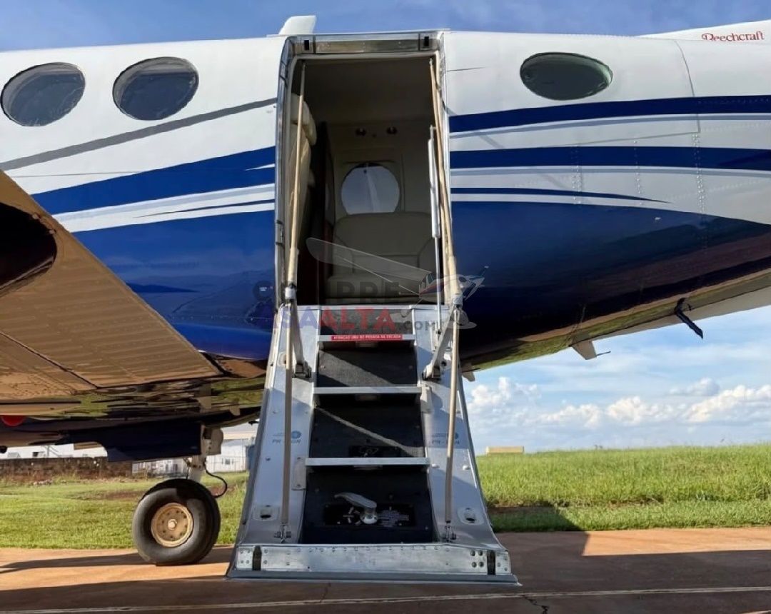 BEECHCRAFT KING AIR C90B 1998 — foto 10 de 16