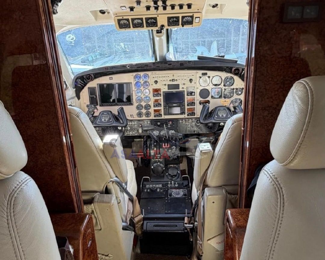 BEECHCRAFT KING AIR C90B 1998 — foto 14 de 16