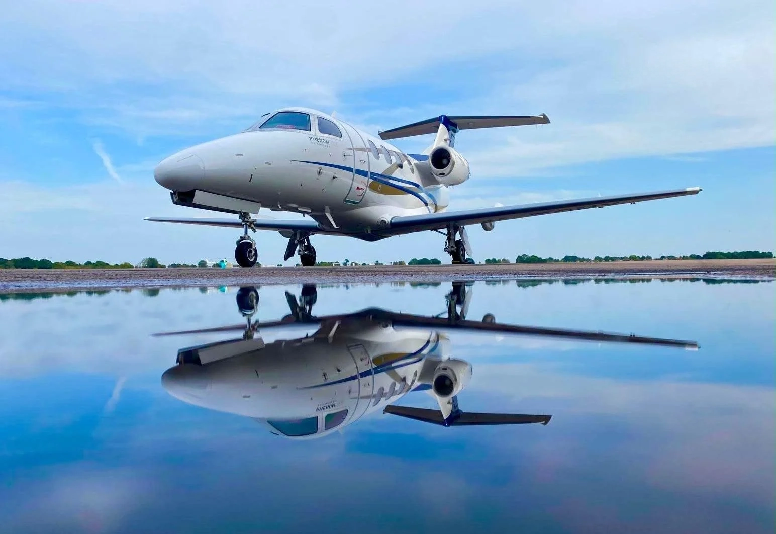 EMBRAER PHENOM 100E 2016 — foto 1 de 13