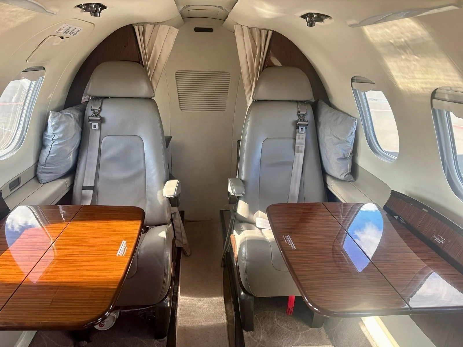 EMBRAER PHENOM 100E 2016 — foto 9 de 13
