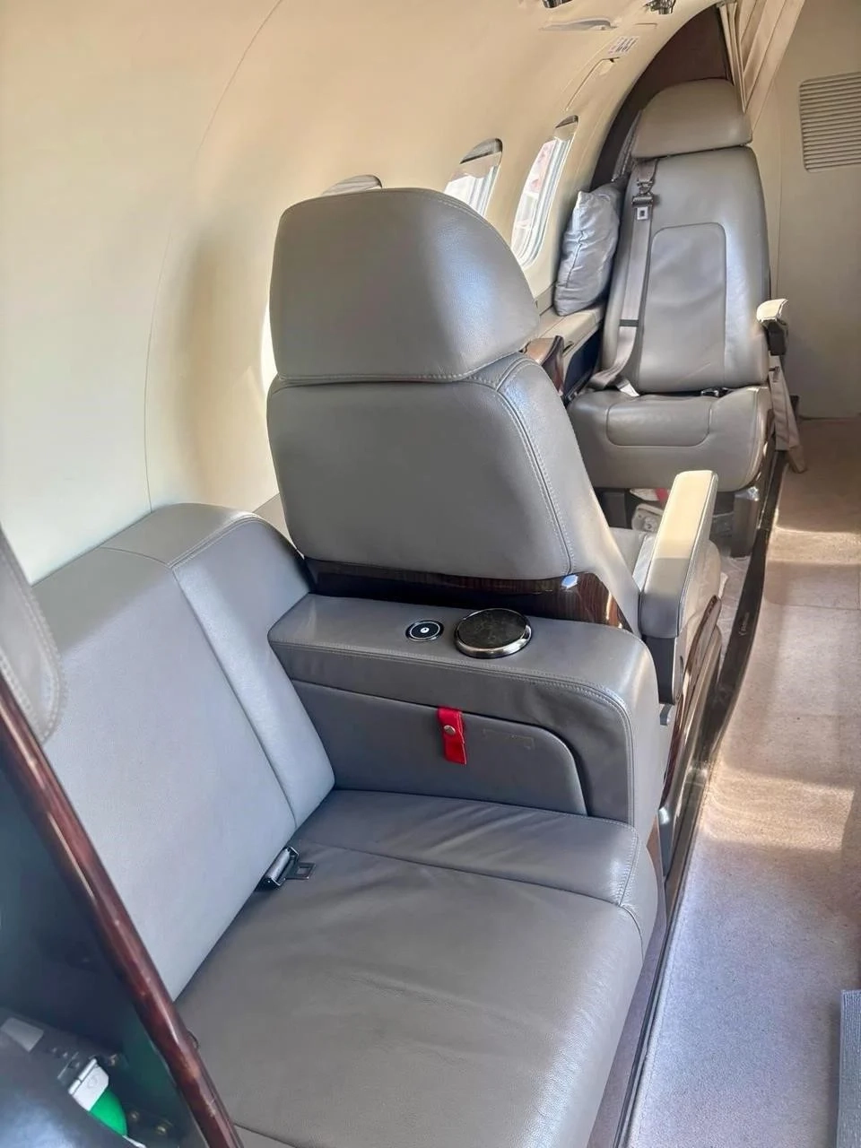 EMBRAER PHENOM 100E 2016 — foto 8 de 13