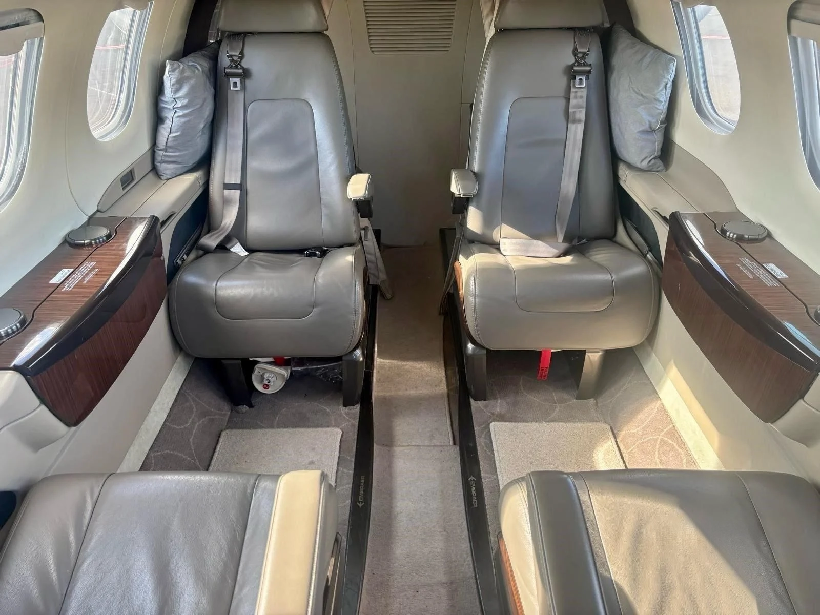 EMBRAER PHENOM 100E 2016 — foto 7 de 13