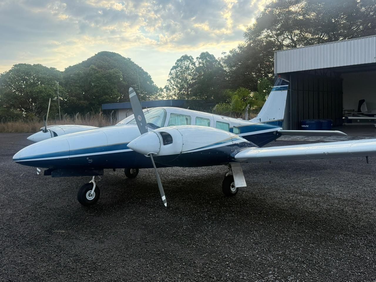 EMBRAER EMB-810C SENECA II 1980 — foto 1 de 9