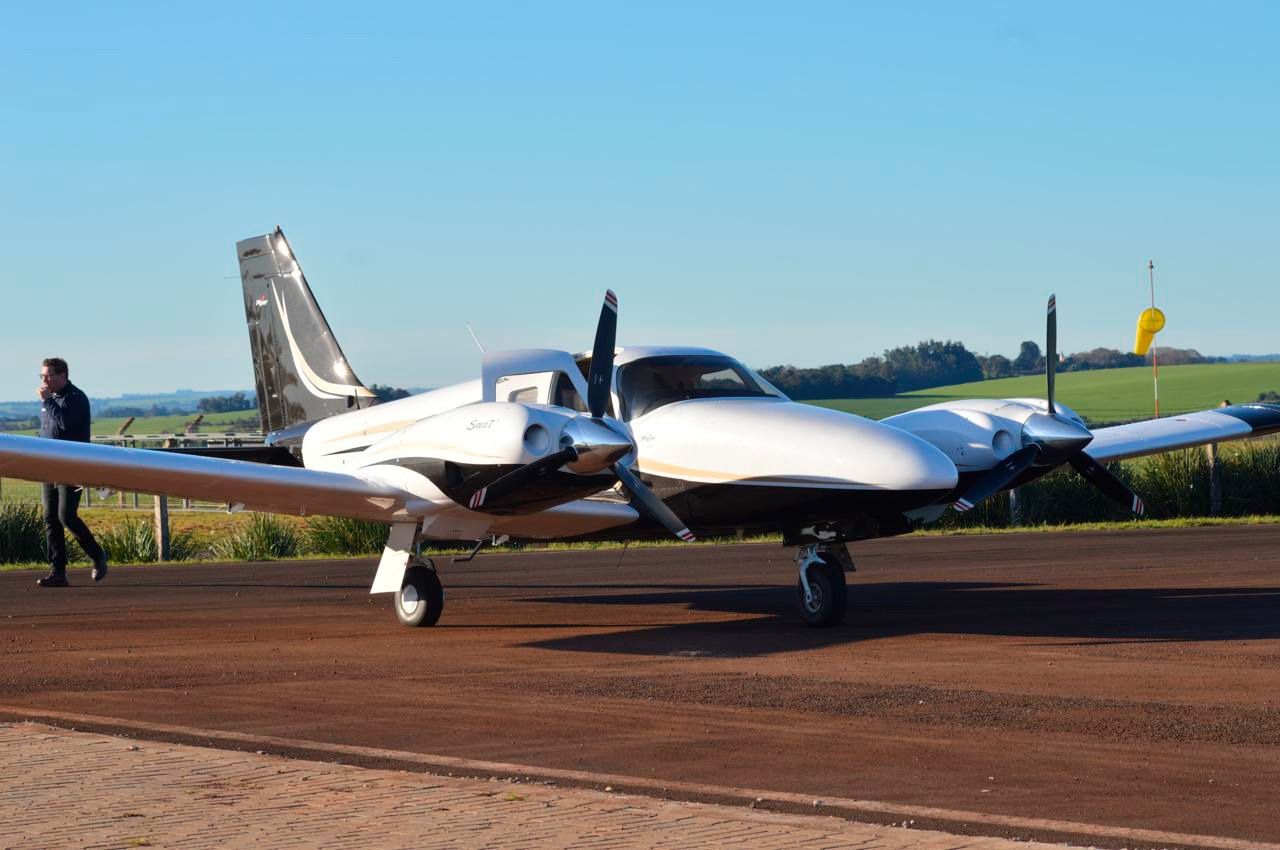 PIPER PA34-220T SENECA V 2013 — foto 1 de 9
