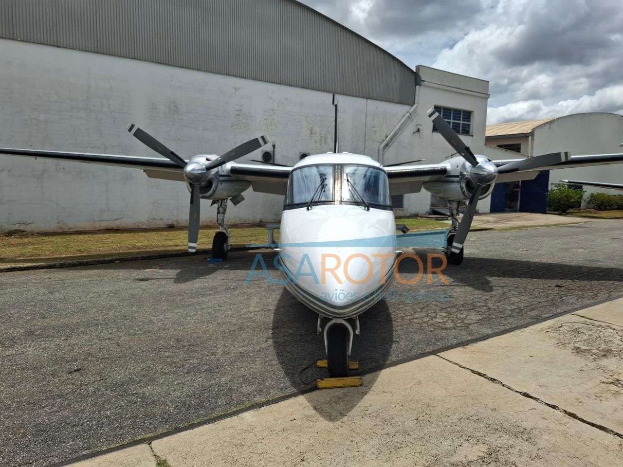 TWIN COMMANDER 690B 1979 — foto 1 de 2