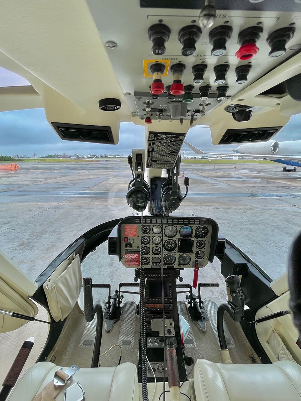 BELL 206L-4 LONG RANGER 1997 — foto 7 de 15