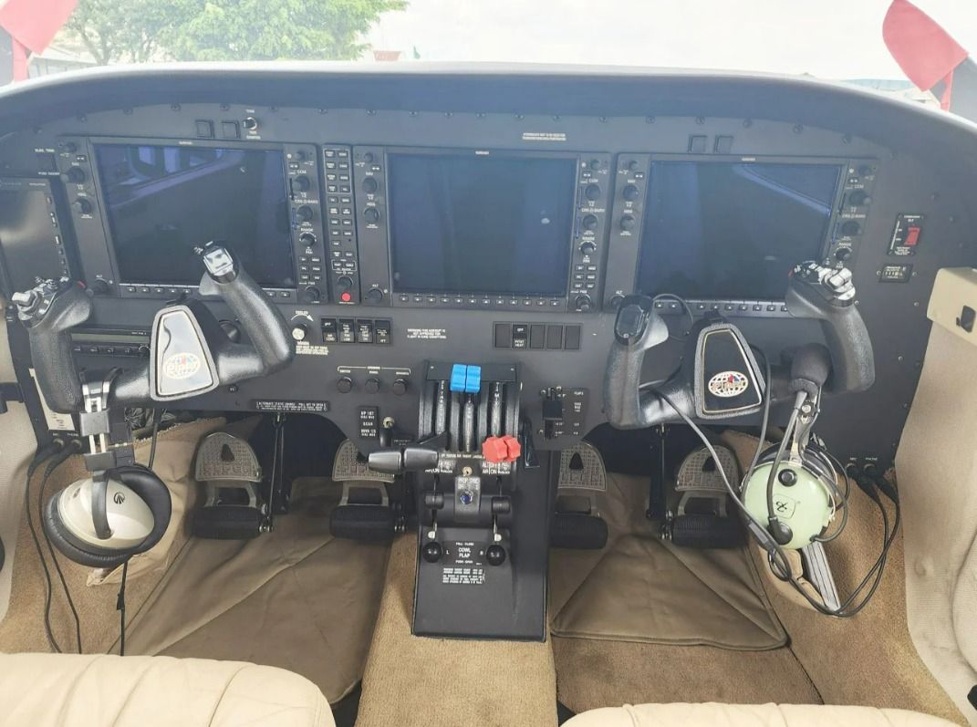 PIPER PA34-220T SENECA V 2013 — foto 8 de 9