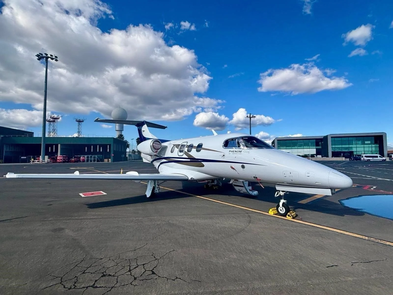 EMBRAER PHENOM 100E 2016 — foto 3 de 13