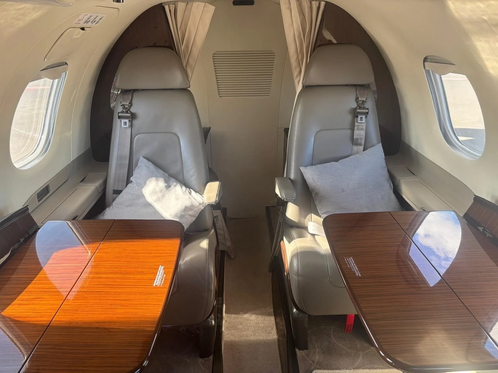 EMBRAER PHENOM 100E 2016 — foto 11 de 13
