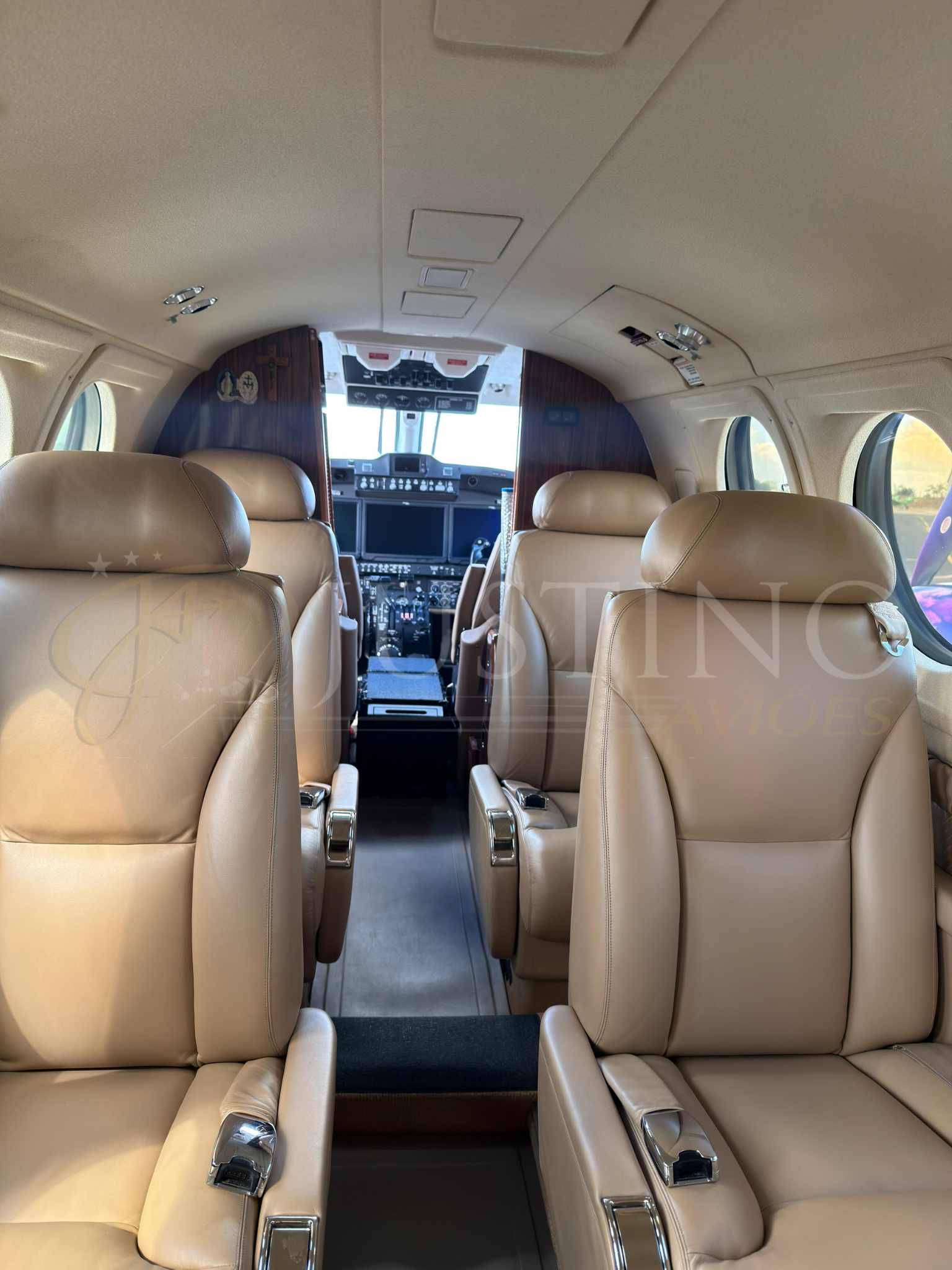 BEECHCRAFT KING AIR 250 2013 — foto 6 de 9