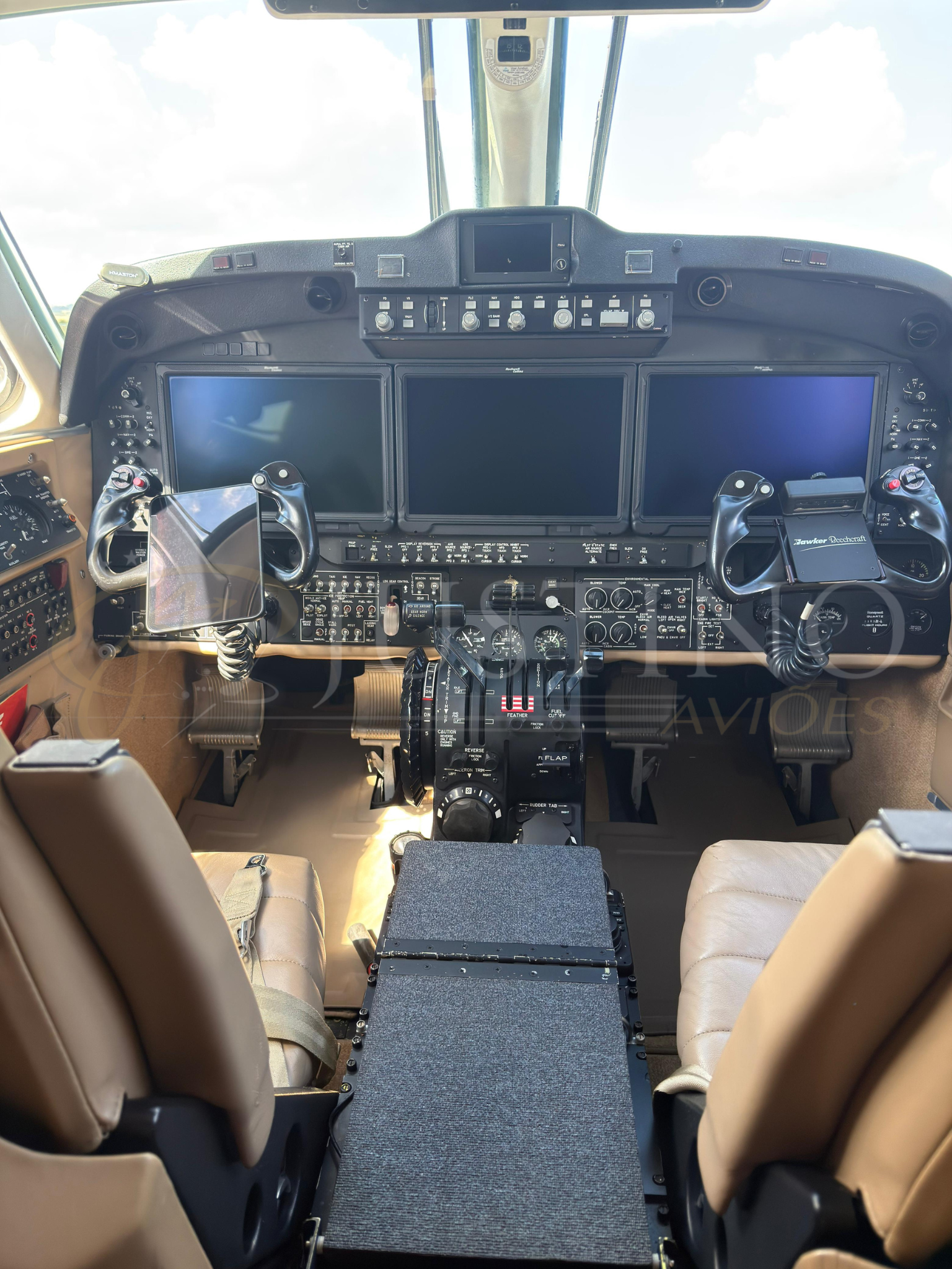 BEECHCRAFT KING AIR 250 2013 — foto 7 de 9