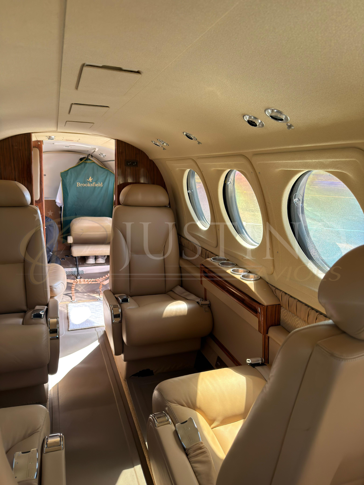 BEECHCRAFT KING AIR 250 2013 — foto 8 de 9
