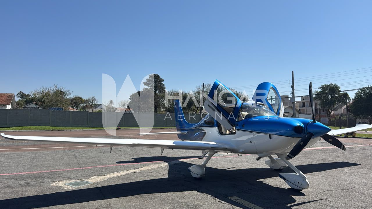 CIRRUS SR22 2021 — foto 4 de 9