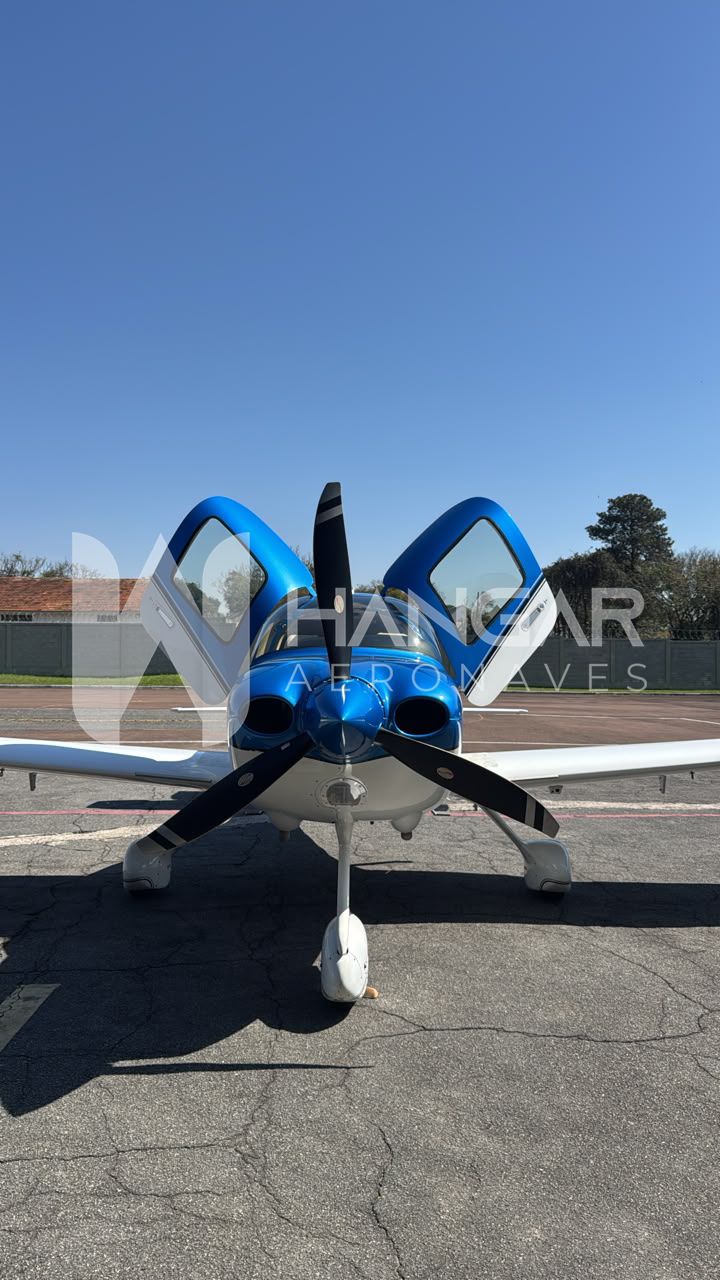CIRRUS SR22 2021 — foto 3 de 9